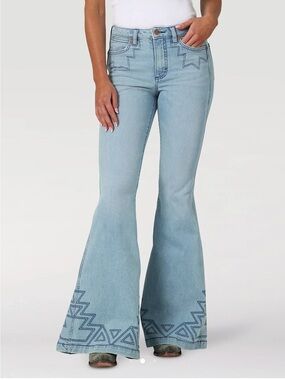 Wrangler Retro Women's High
Rise Embellished Trumpet Flare -
Size 30x34